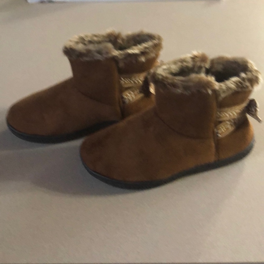 ❄️NWOT tags Suede Slippers - Picture 7 of 7